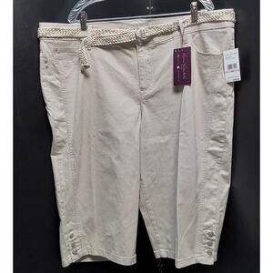 Gloria Vanderbilt New Tan Shorts Size 22W 5 pocket design with belt Retail 50.00